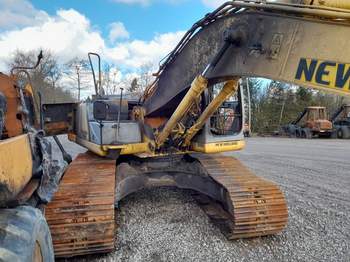salg af New Holland E215 B Excavator