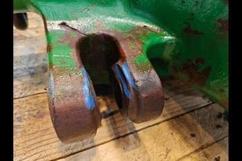 salg af John Deere 6820 LEFT Front axle house