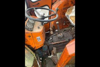 salg af Fiat 700 traktor