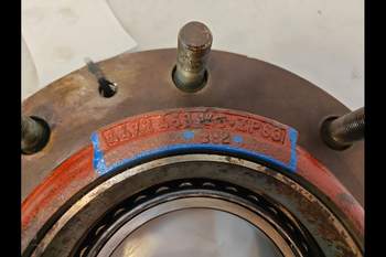 salg af John Deere 3050 RIGHT Front axle hub