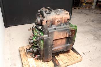 salg af Getriebe John Deere 8220