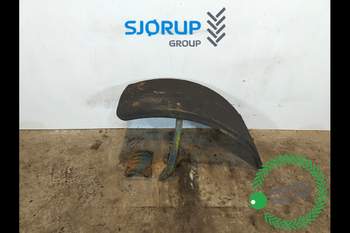 New Holland 7840 RIGHT Front Fender New Holland 7840 RIGHT Front Fender