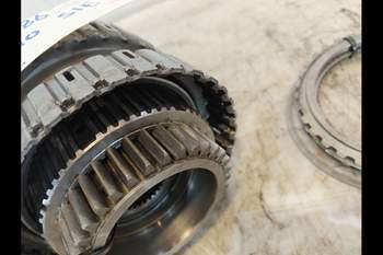 salg af Getriebe Teile New Holland 7840