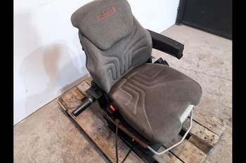 salg af Sitze Claas Xerion 3800