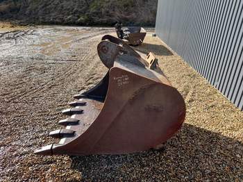 salg af Ausrüstung Komatsu PC160
