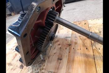 salg af Zapfwellengetriebe New Holland TL70A