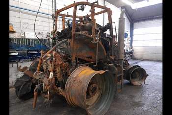 salg af Claas Axion 850 traktor