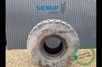 Fiat Kobelco W270 RIGHT Tire Fiat Kobelco W270 RIGHT Tire