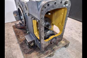 salg af Hinterachsen New Holland 8670