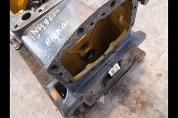 salg af Hinterachsen New Holland 8670