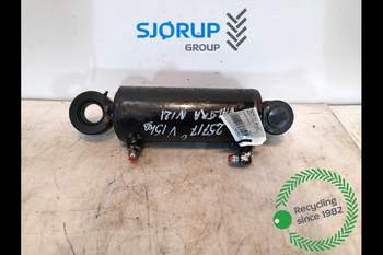 salg af Valtra N121 LEFT Lift Cylinder
