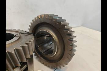 salg af Getriebe Teile New Holland T8040 