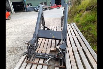 salg af Claas Arion 630C traktor