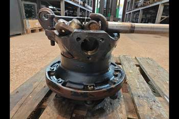 salg af Endandtrieb Vorderachse Case MX135 LINKS