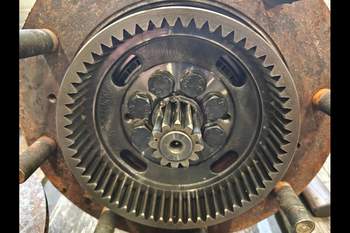 salg af Endandtrieb Vorderachse Case MX135 LINKS