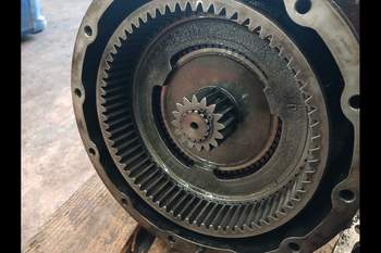 salg af Case Puma 185 LEFT Front axle final drive
