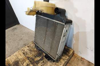 salg af Wasserkühler John Deere 6420 S