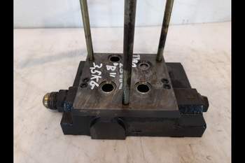 salg af Hydraulikventilhalterung Valtra T180