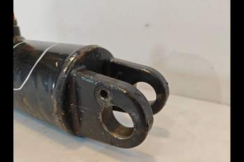 salg af Liftcylinder Deutz Agrotron M620