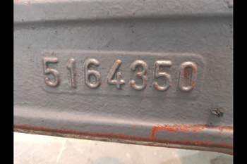 salg af Zerlegte Vorderachsen New Holland 8160
