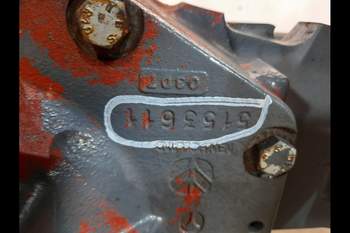 salg af Zerlegte Vorderachsen New Holland 8160