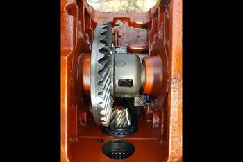 salg af Hinterachsen New Holland 8160