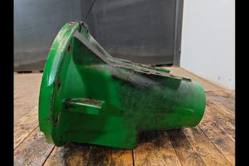 salg af Achstrichtergehäuse John Deere 6910 RECHT