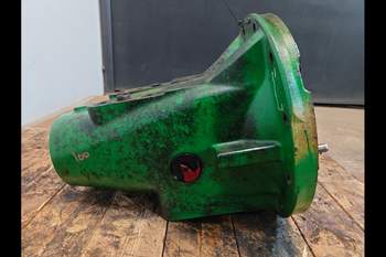salg af Achstrichtergehäuse John Deere 6910 RECHT