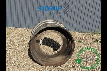 Framhjulsfälg Valtra S354 H�GER Framhjulsfälg Valtra S354 H�GER