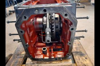salg af Hinterachsen New Holland 8560