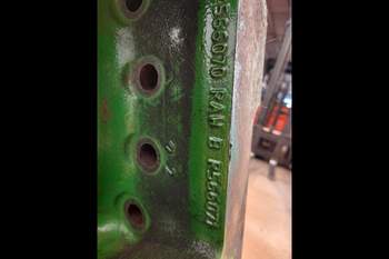 salg af Achstrichter John Deere 8R 370 RECHT