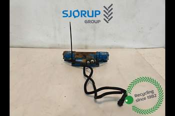 salg af John Deere 6215R  Hydraulic lift valve
