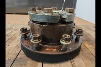 salg af Case Puma 160 LEFT Rear wheelhub (Amercian type)