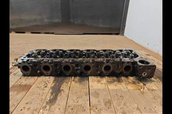 salg af Case Puma 160 Cylinder Head