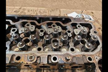 salg af Case Puma 160 Cylinder Head