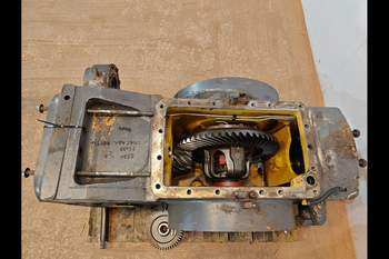 salg af Hinterachsen New Holland 8870