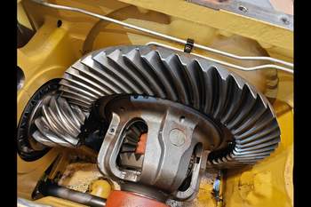 salg af Hinterachsen New Holland 8870