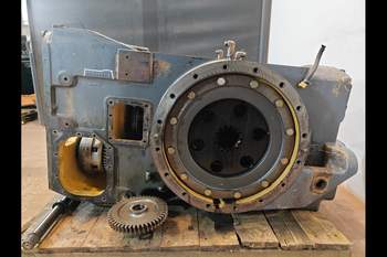 salg af Hinterachsen New Holland 8870