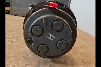 salg af Vorderachse New Holland 8870