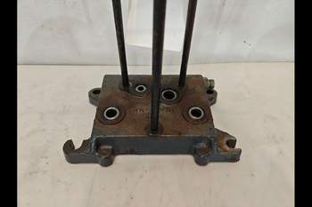 salg af Hydraulikventilhalterung New Holland 8870