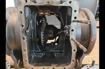 salg af Hinterachsen Massey Ferguson 7495