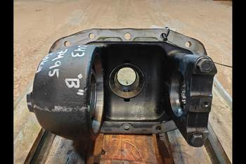 salg af Vorderachsgehäuse Massey Ferguson 7495
