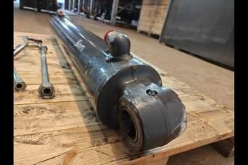 salg af Bomcylinder New Holland B115D