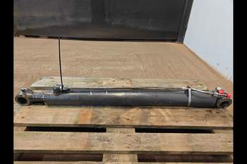 salg af Tiltcylinder New Holland B115D