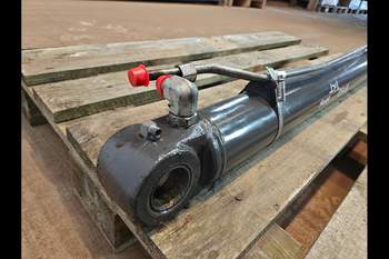 salg af Tiltcylinder New Holland B115D