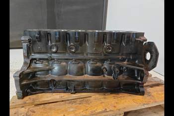 salg af Shortblock New Holland 8340