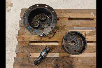 salg af John Deere 6150 M LEFT Front axle final drive