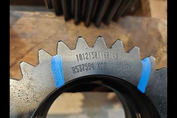 salg af John Deere 6150 M LEFT Rear axle planetary gear